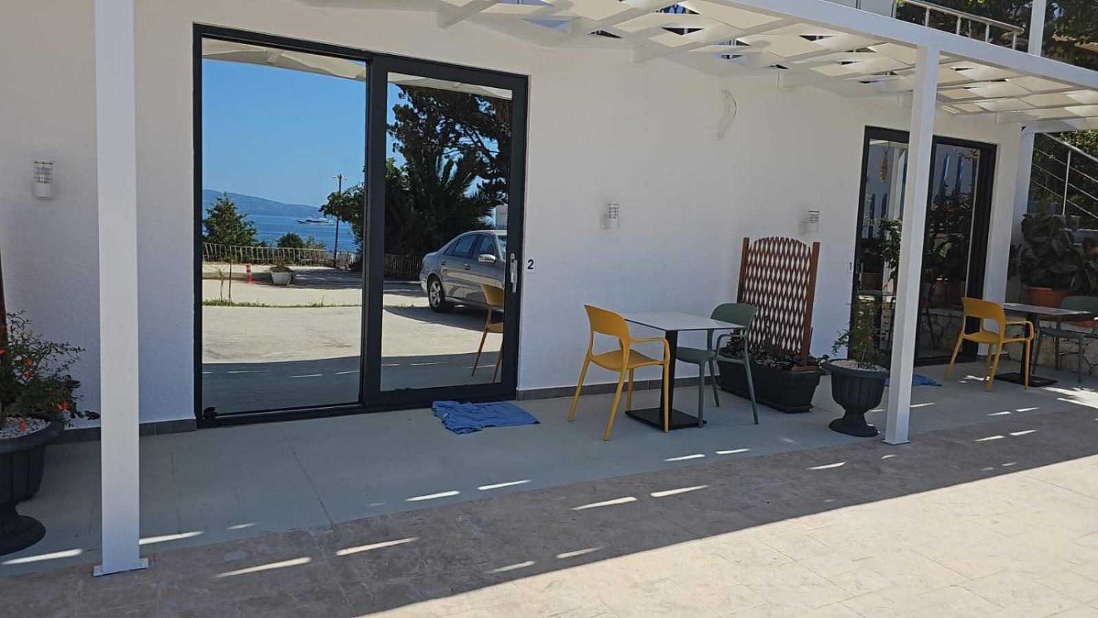 Ardit Seaside Apartment Sarandë